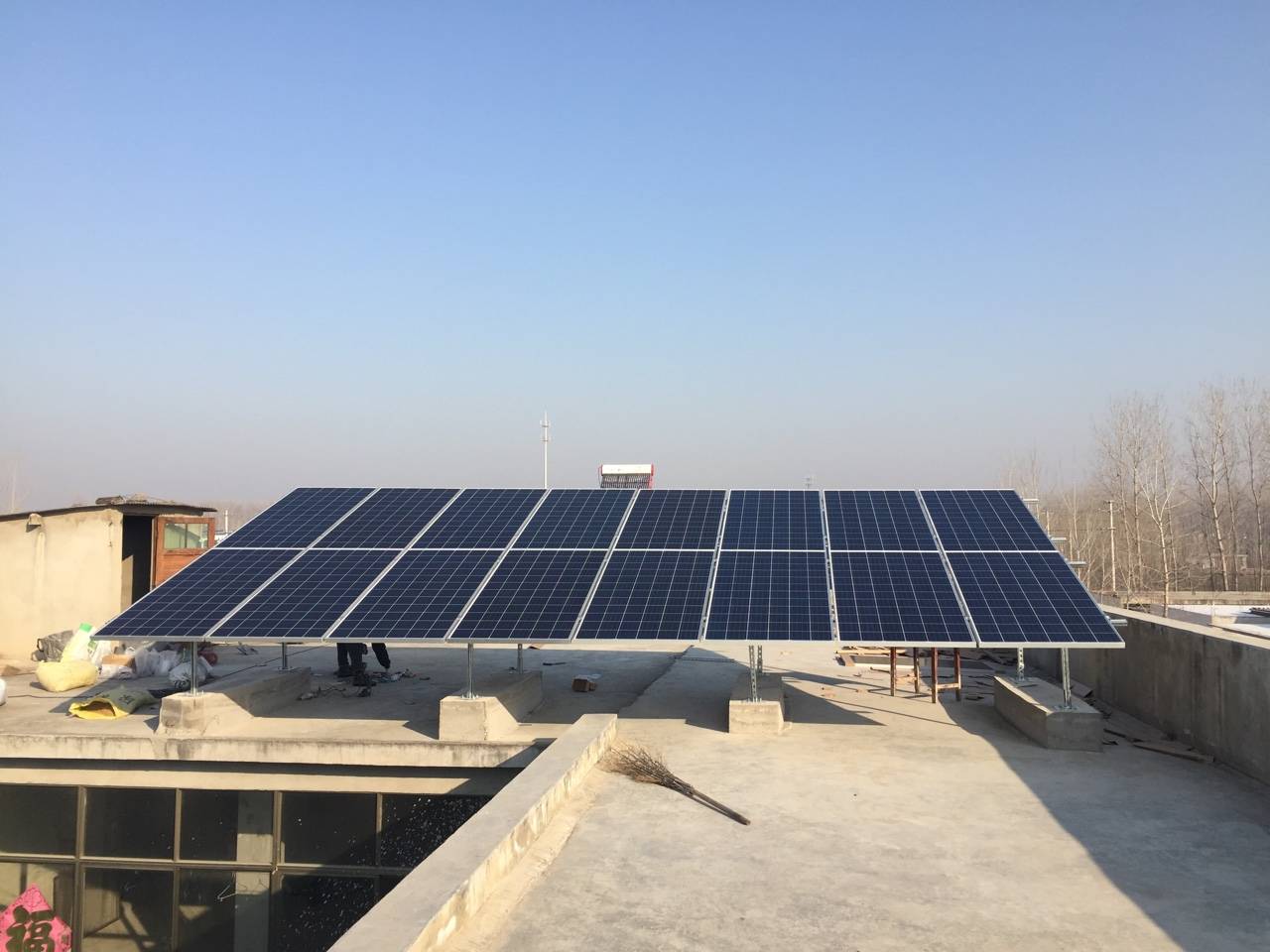 屋顶安装光伏电站,不仅是起到一个隔热降温,还能够创造绿色收益,给