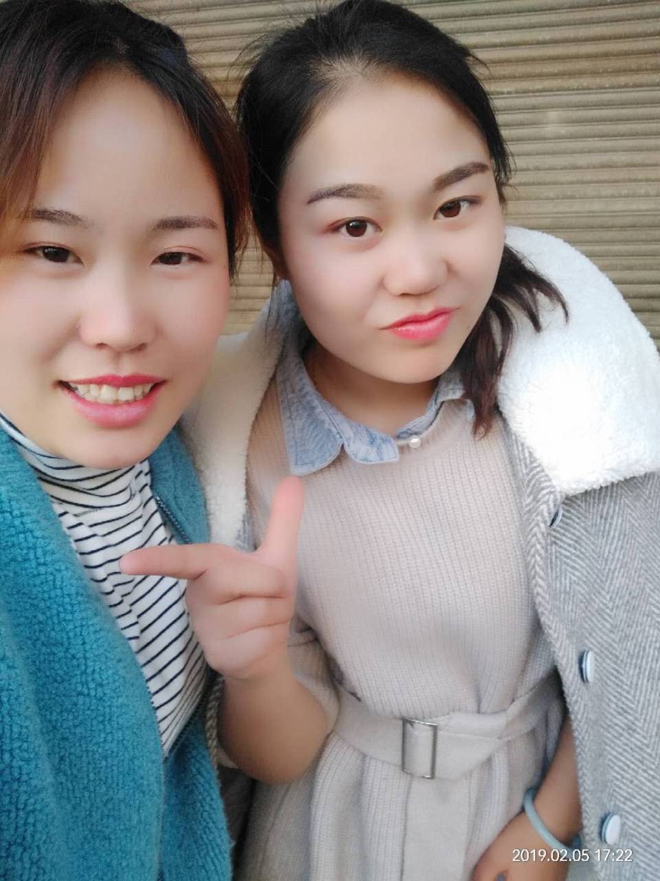 炮车女孩:亲姊妹俩,姐26岁,身高165厘米,妹164厘米.