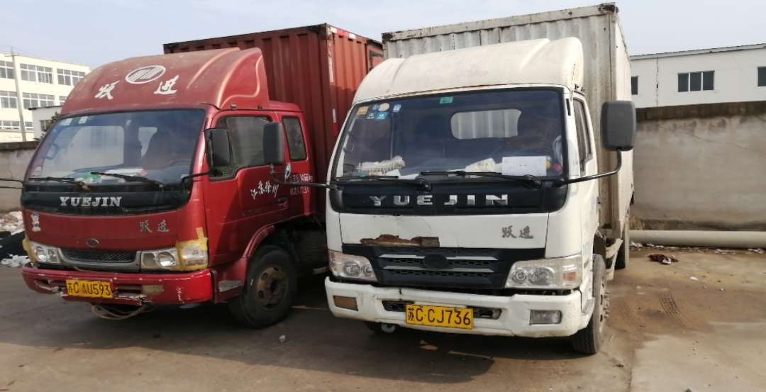 出售4.2米黄牌厢货车两辆