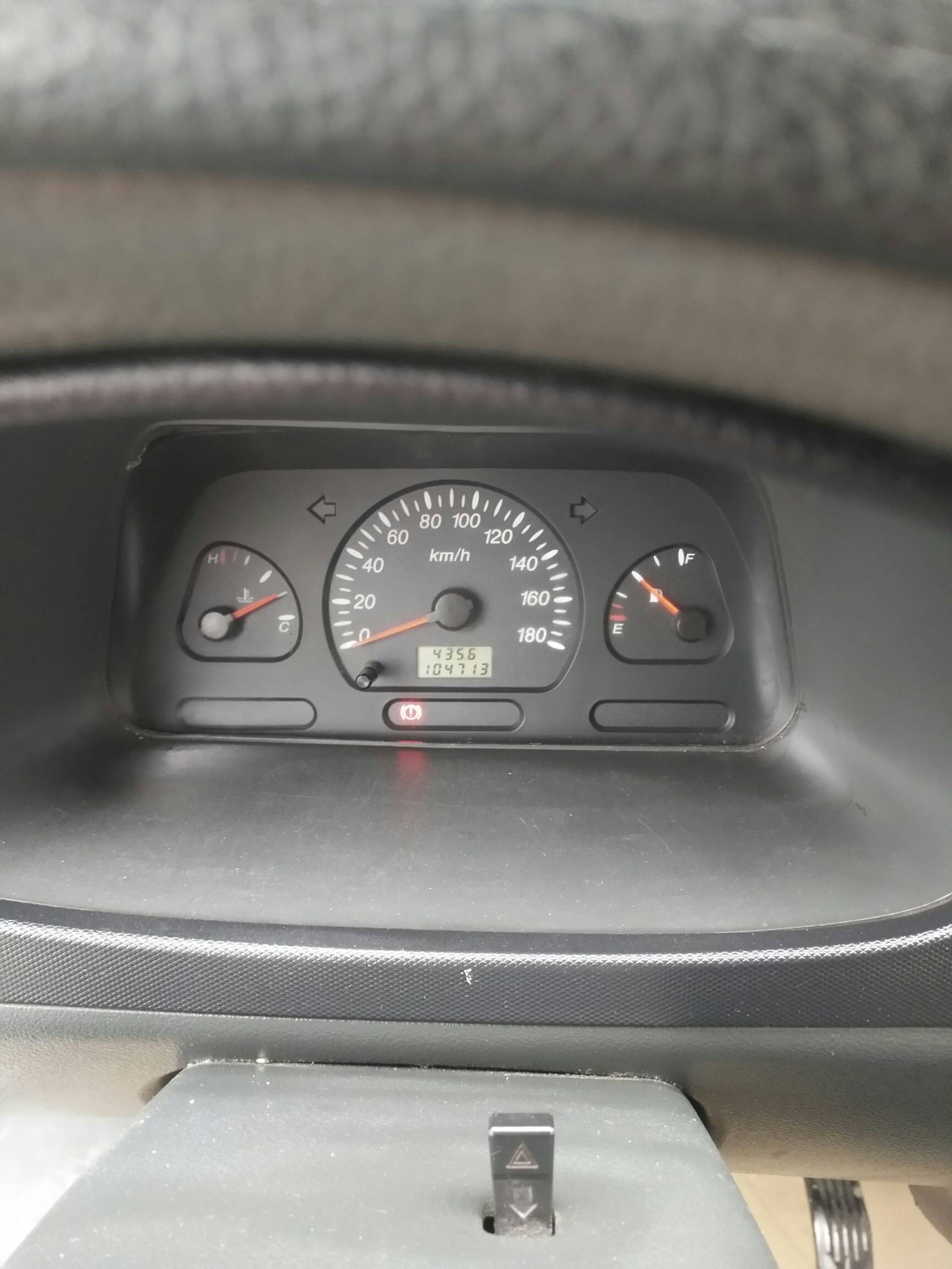 出售12年五菱之光一辆.成色7.5成新.带中央空调.