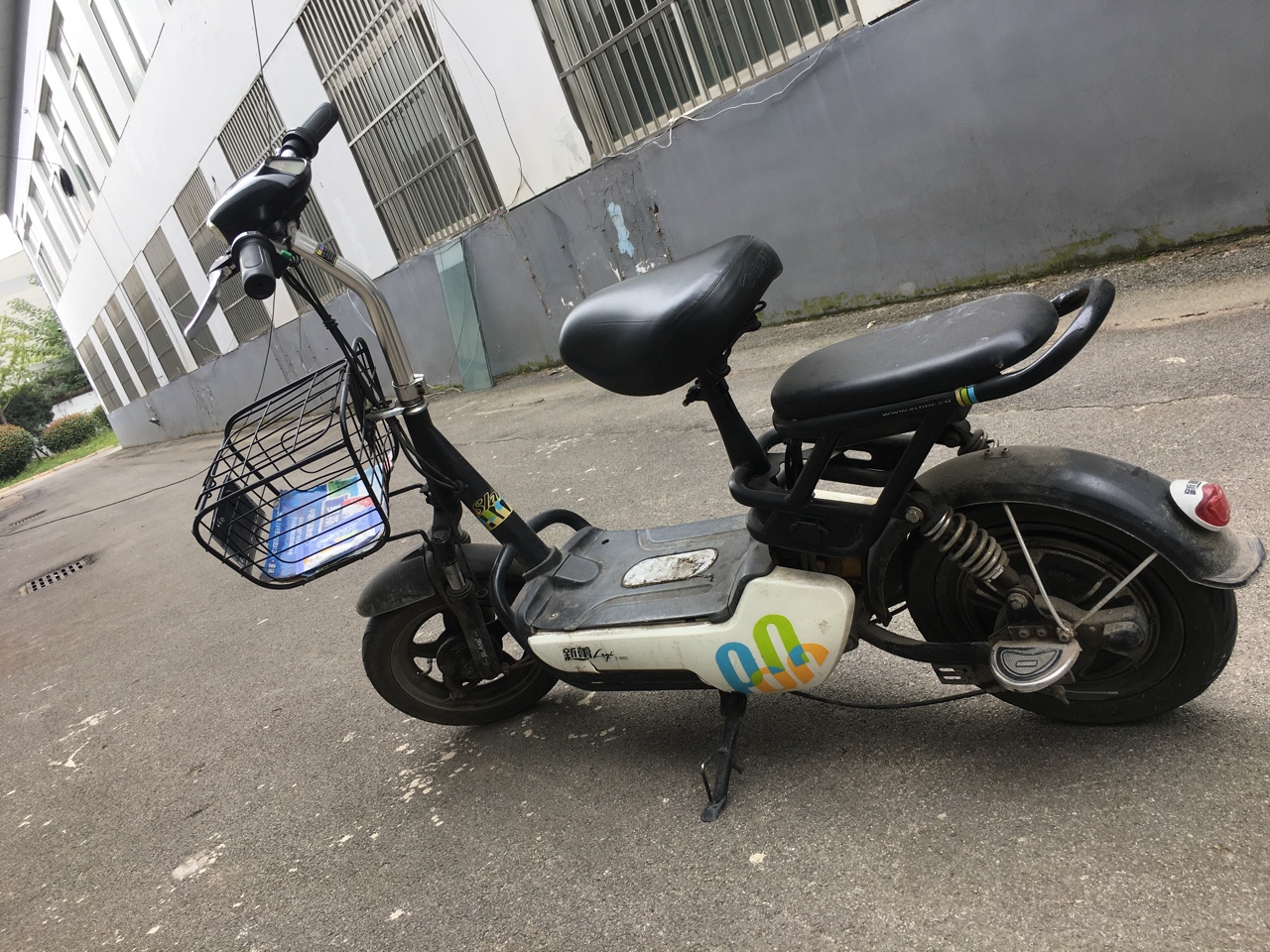 新蕾电动车8月份换的新电瓶出售