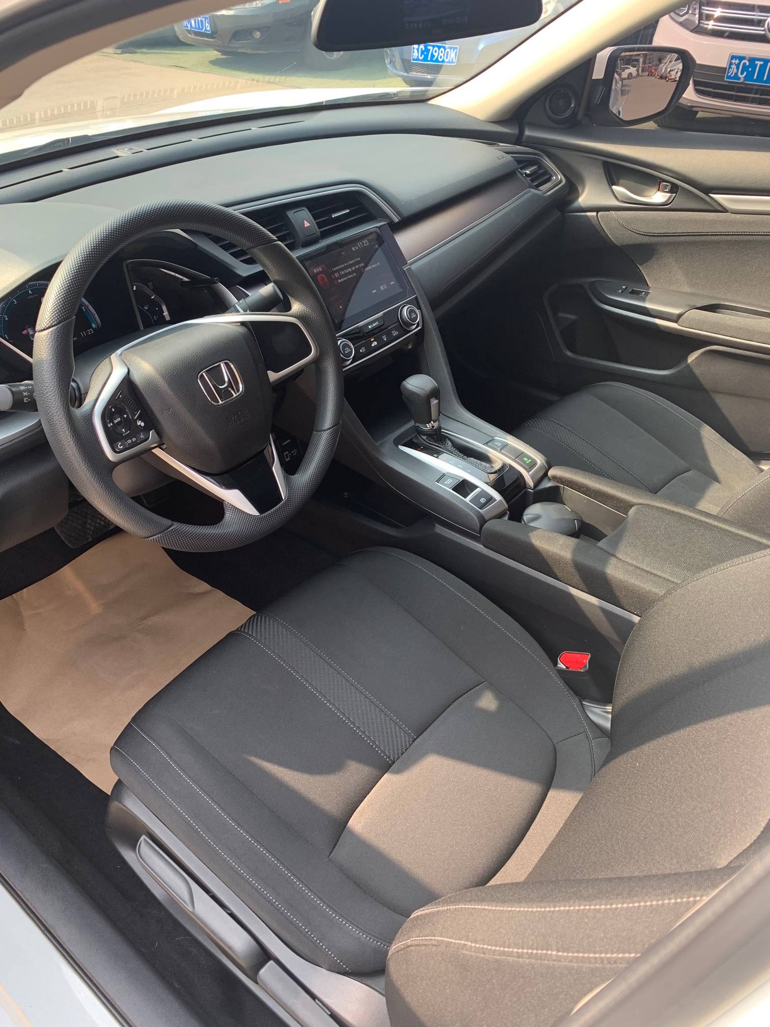 出售17年本田思域 1.5t自动豪华